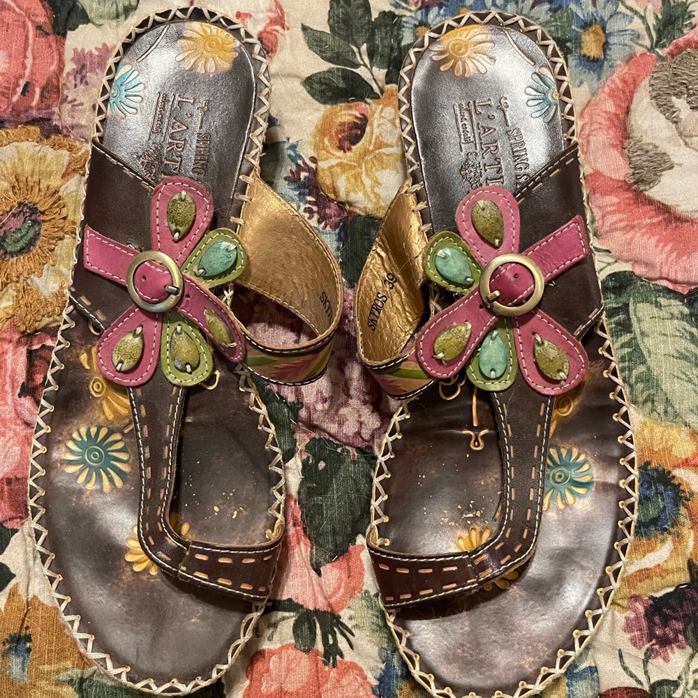 Leather flip flops
